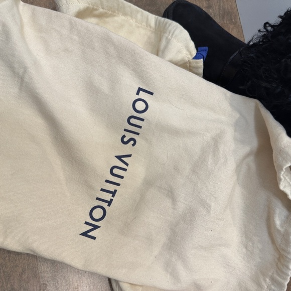 Louis Vuitton
Suede Fur Trim Lace-Up Boots - Picture 8 of 8